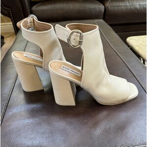 Steve Madden platform heels in a neutral beige size 8 1/2
